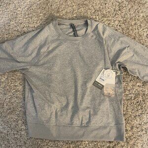 NWT Vuori Halo Crew Pale Grey Heather Medium